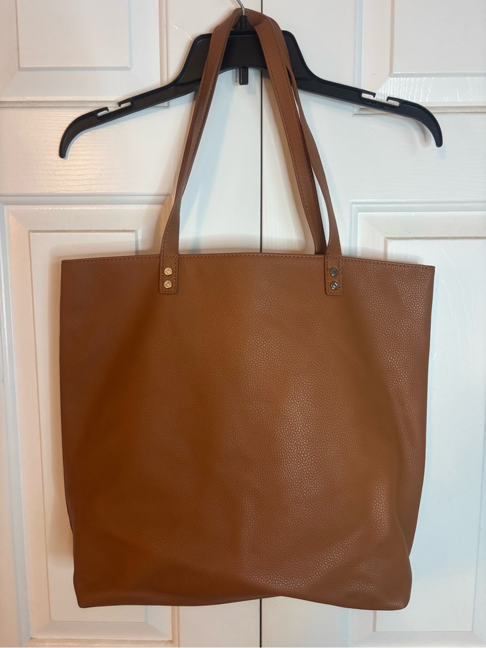 Classic Brown Women's Tote Bag - Minimal Leather Look